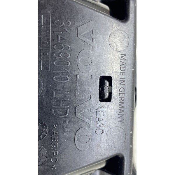 Moldura Console Central / Porta Copos - Volvo Xc40 T-4 2020
