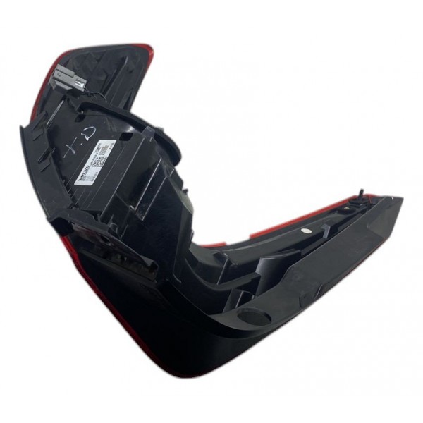 Lanterna Tras Direito ( Com Detalhe ) - Volvo Xc40 T-4 2020