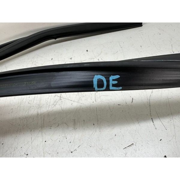 Borracha Do Vidro Diant. Esquerdo Dodge Journey 2013 3987