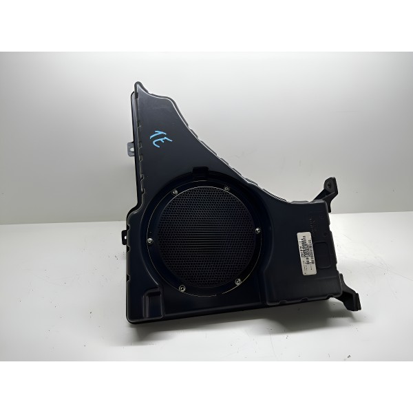 Alto Falante Subwoofer Traseiro Esquerdo Dodge Journey 2013  Preto