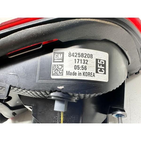 Lanterna Tampa Traseira Esquerda Cruze Lt 2017 84258208