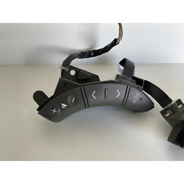 Par Comando Do Som Toyota Hilux 2011 Original 460