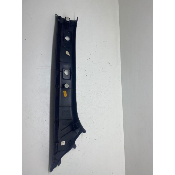 Moldura Coluna Esquerda Para-brisa - Toyota Hilux 2020
