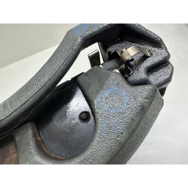 Pinça Dianteira Esquerda Dodge Ram 6.7 Tdi 2500 2012 1689