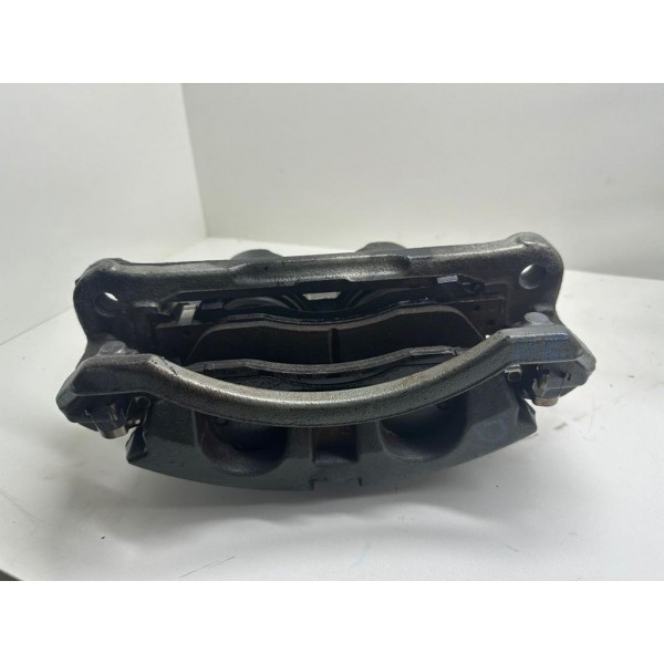 Pinça Dianteira Esquerda Dodge Ram 6.7 Tdi 2500 2012 1689