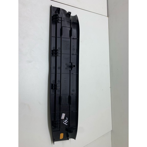 Soleira Porta Traseira Esquerda Toyota Hilux Srx 2022 7411
