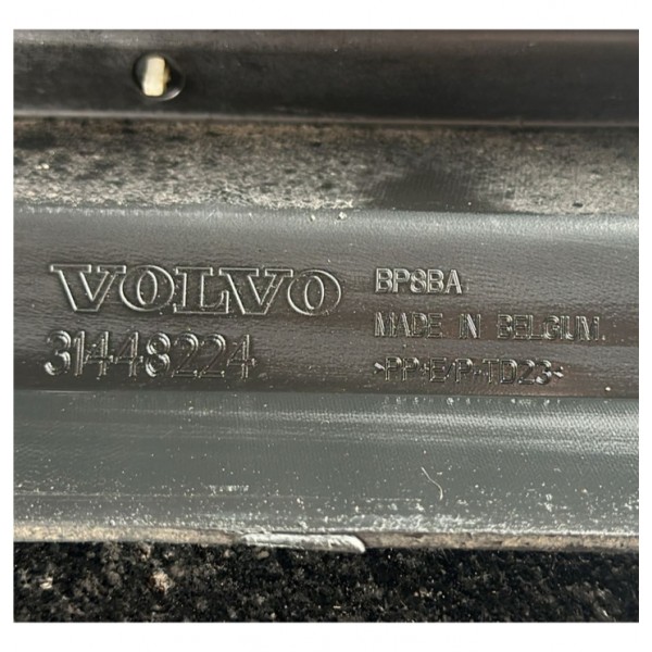Spoiler ( Direito ) - Volvo Xc40 Recharge Pe 22