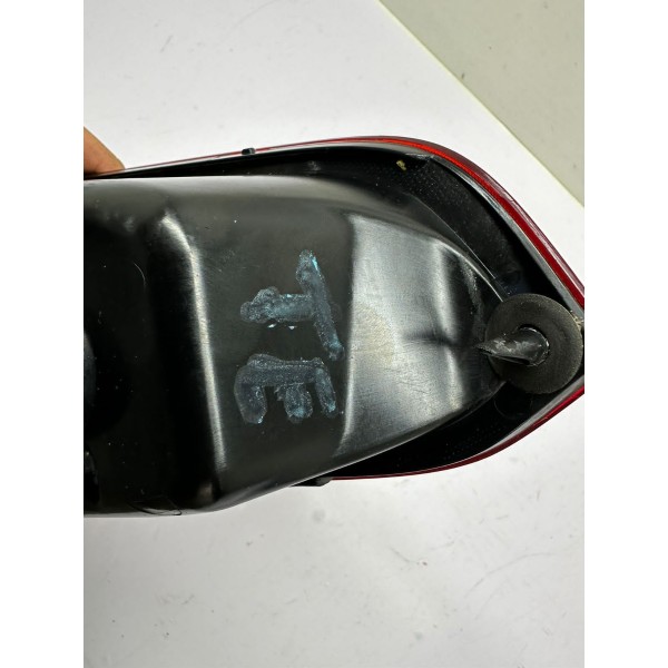 Lanterna Tampa Traseira Esquerda Kia Cerato 2014 4820